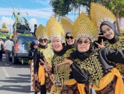 Keseruan Pawai Sedekah Bumi Memadati Jalan Raya Kampung Baru